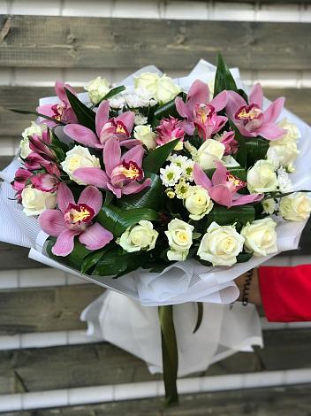 Букет цветов из: Розы и Хризантемы в Вознесенье