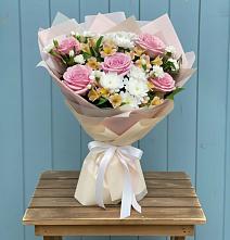Букет цветов из:  Гвоздики, Орхидеи и Розы в Вознесенье