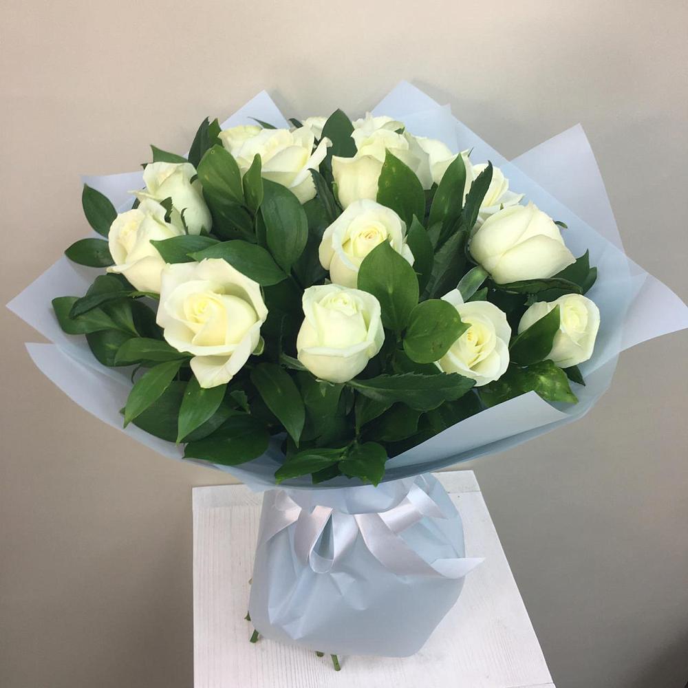 Букет 15 Белых роз Проуд в Вознесенье