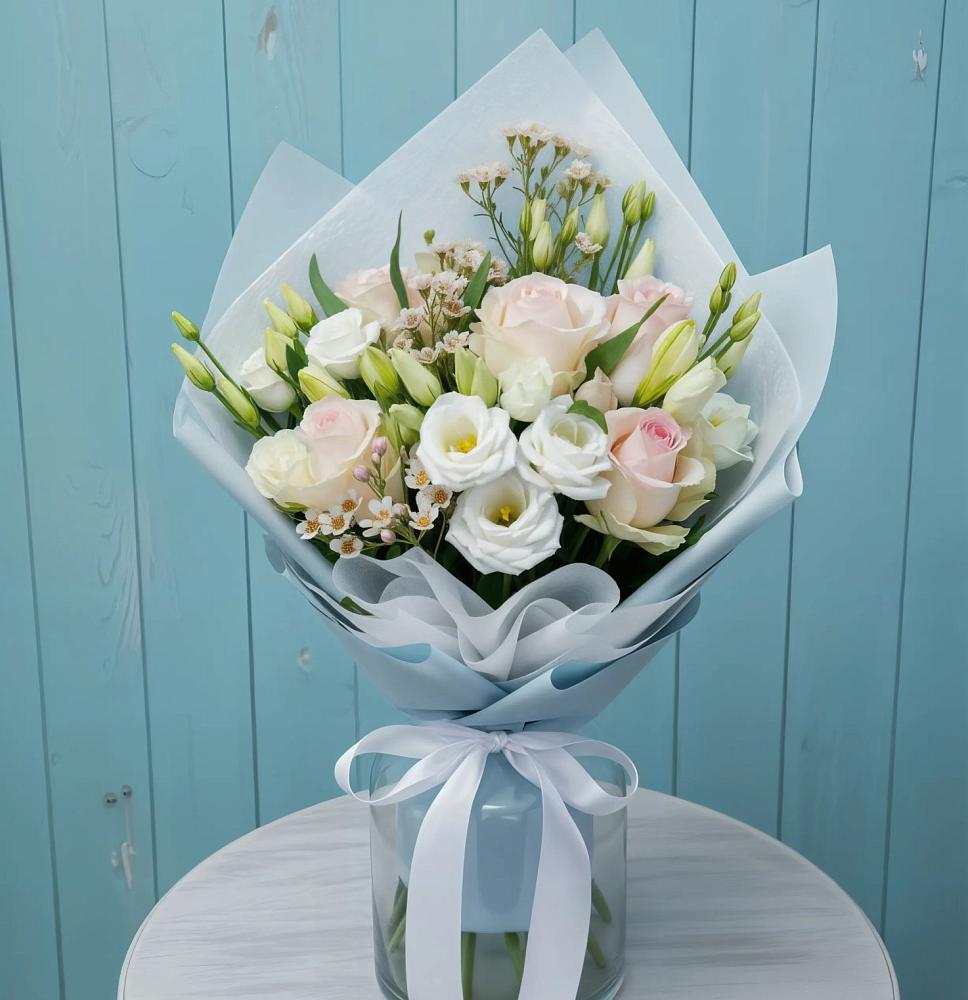 Букет цветов из: Розы и Лизиантусы в Вознесенье