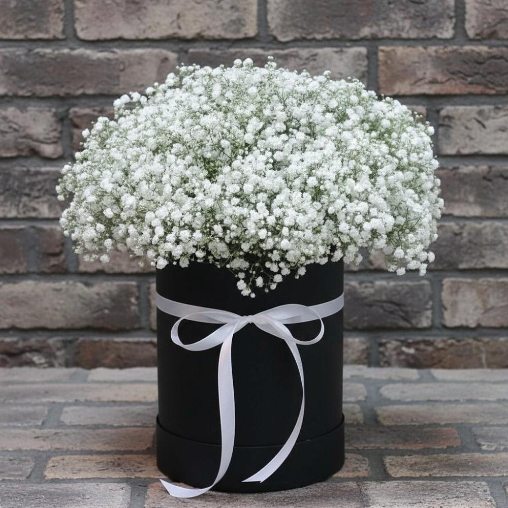 Цветочная композиция из Гипсофила в шляпной коробке в Вознесенье