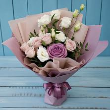 Букет цветов из:  Розы и Лизиантусы в Вознесенье
