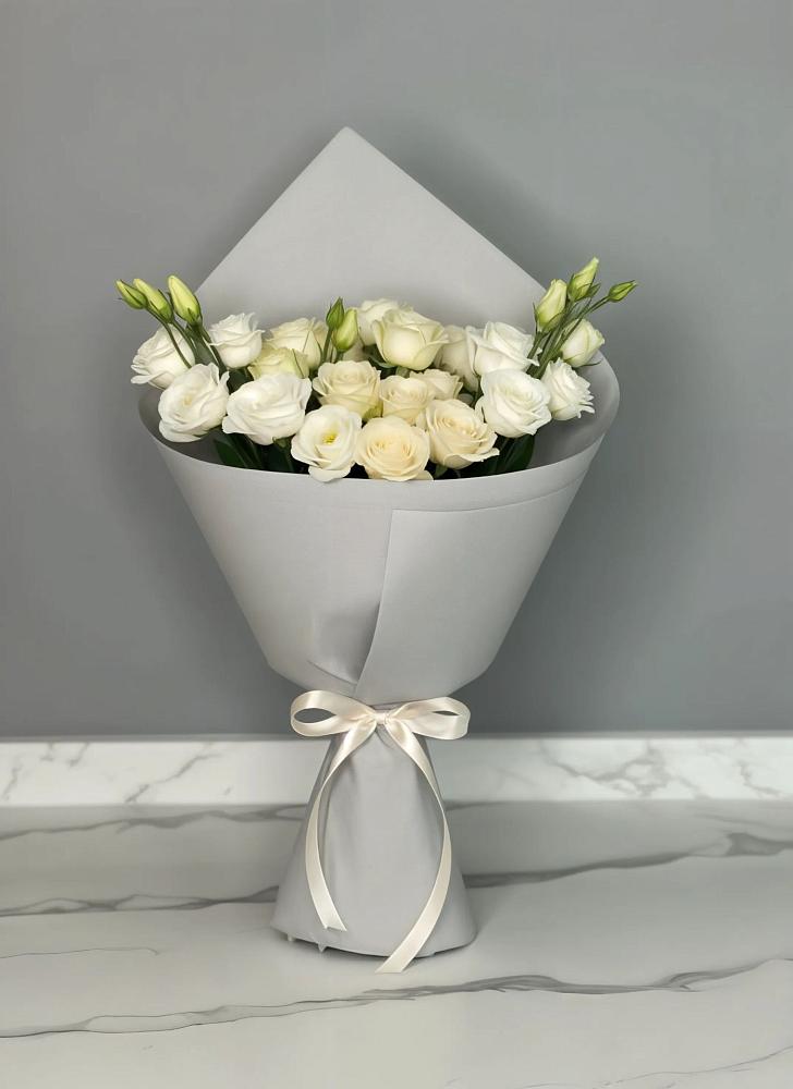 Букет цветов из: Розы и Лизиантусы в Вознесенье