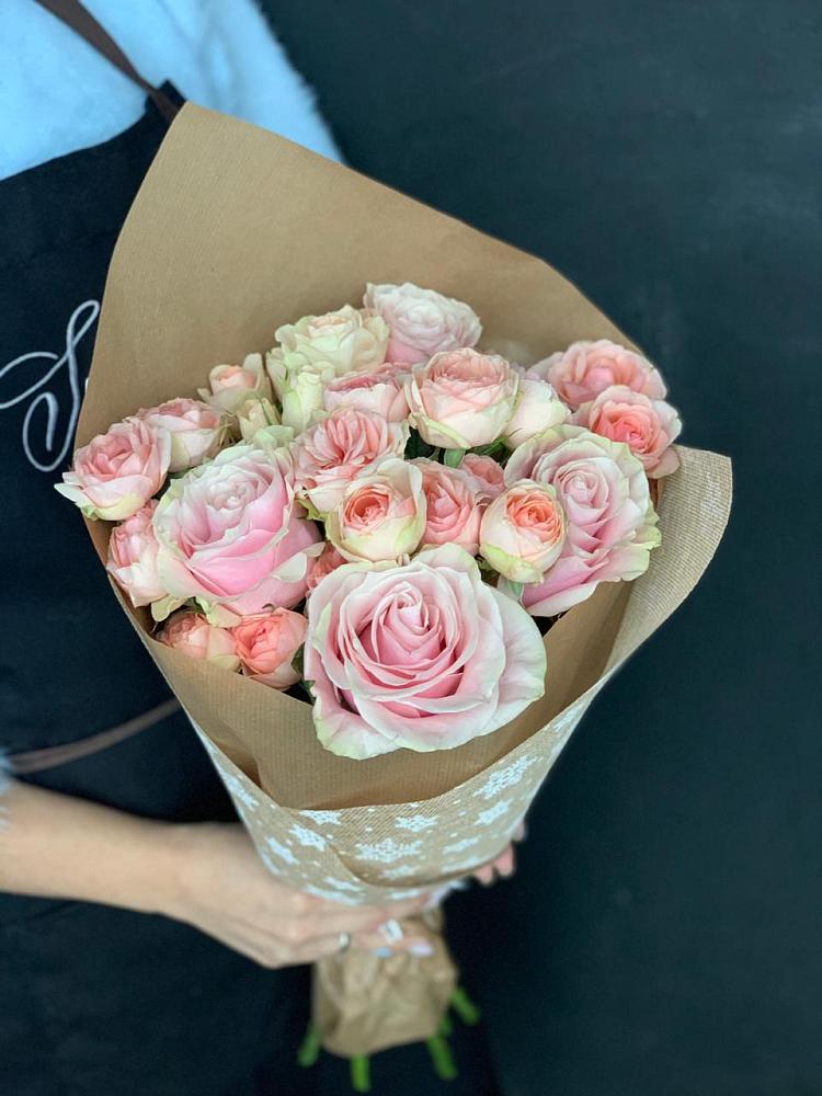 Букет цветов из: Хризантемы и Розы в Вознесенье