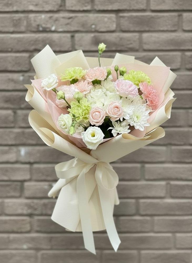 Букет цветов из: Гвоздики, Розы, Лизиантусы и Хризантемы в Вознесенье