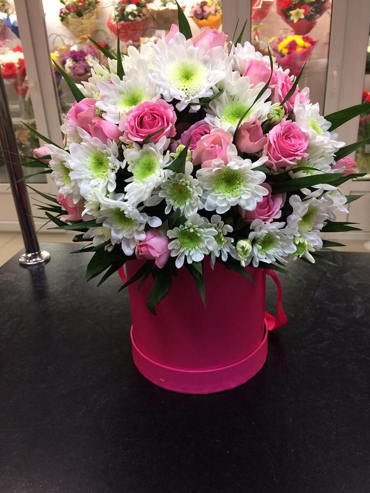 Цветочная композиция из Розы и Хризантемы в шляпной коробке в Вознесенье