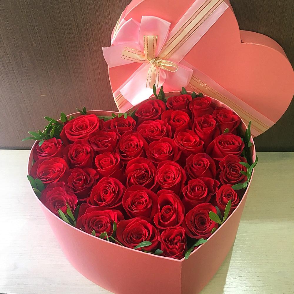 Цветочная композиция из Розы в коробке в виде сердца в Вознесенье