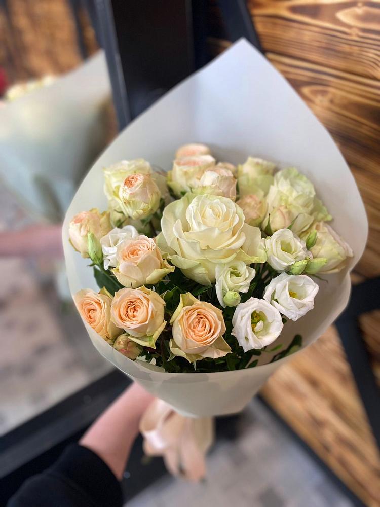 Букет цветов из: Розы и Лизиантусы в Вознесенье