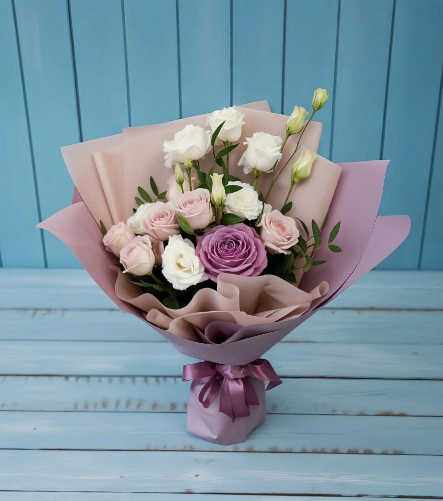 Букет цветов из: Розы и Лизиантусы в Вознесенье